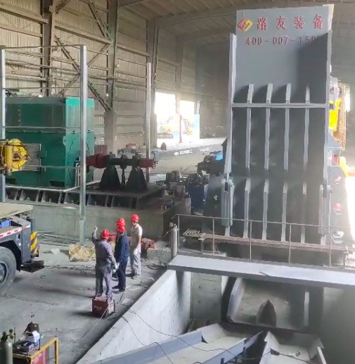 張家港傳來(lái)喜報(bào)，6000馬力破碎機(jī)安裝完畢。這個(gè)大家伙可不能小看它，每小時(shí)出料可高達(dá)150噸。